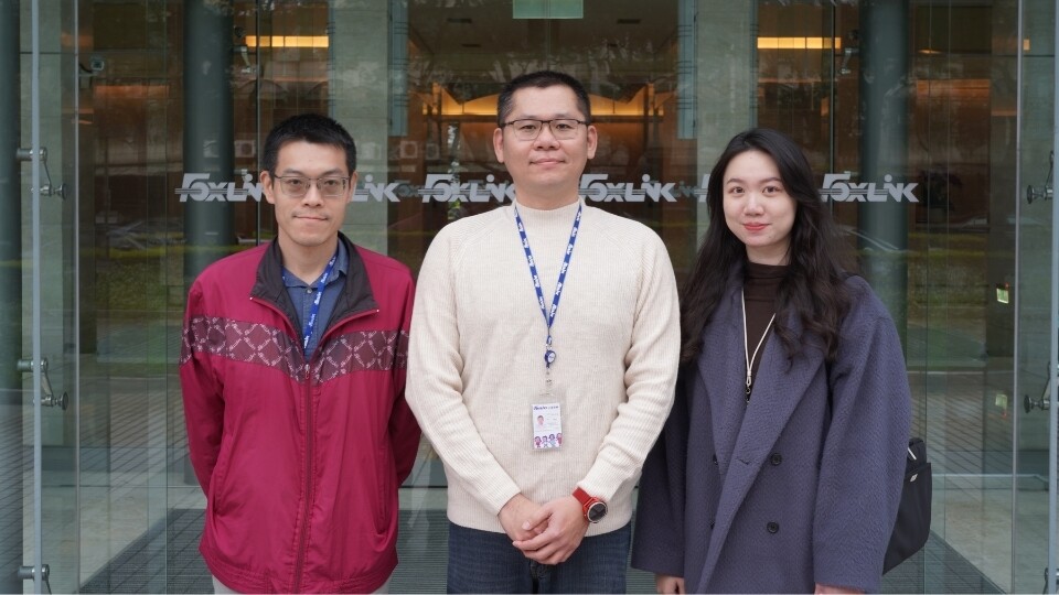 左起：正崴精密系統數據應用部李俊昇高級工程師、林宗儒高級工程師、叡揚資訊廖依驊業務代表。