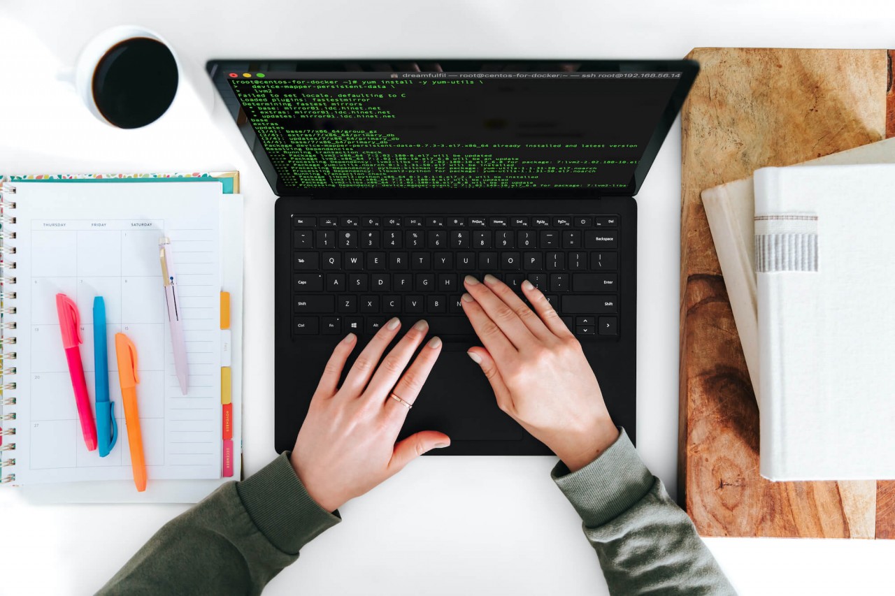 woman-typing-on-the-microsoft-surface-laptop-mockup