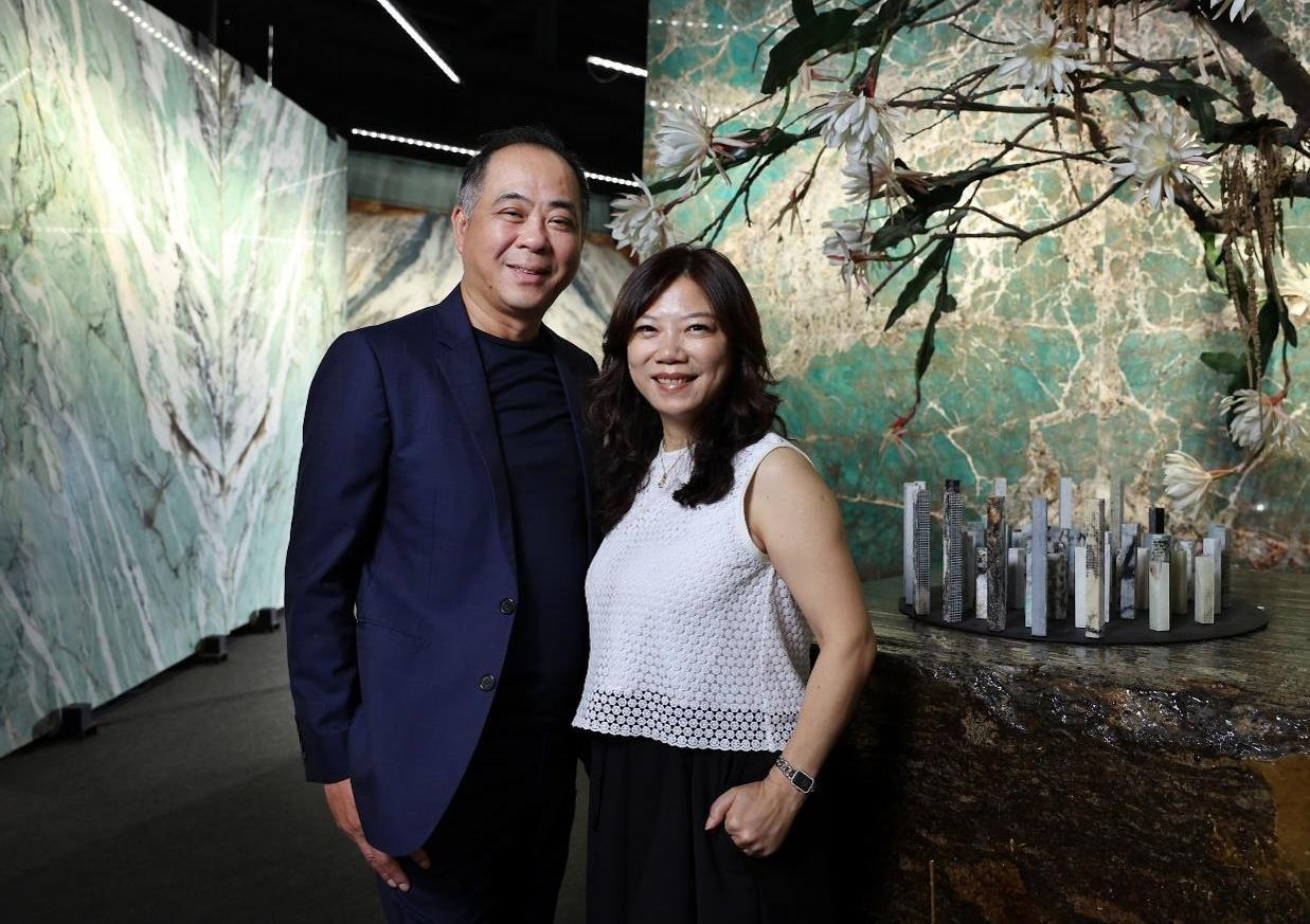 承豪石材創辦人陳博崑與何美玲積極擁抱科技，讓承豪石材成為同業中數位化腳步最快的一個。
