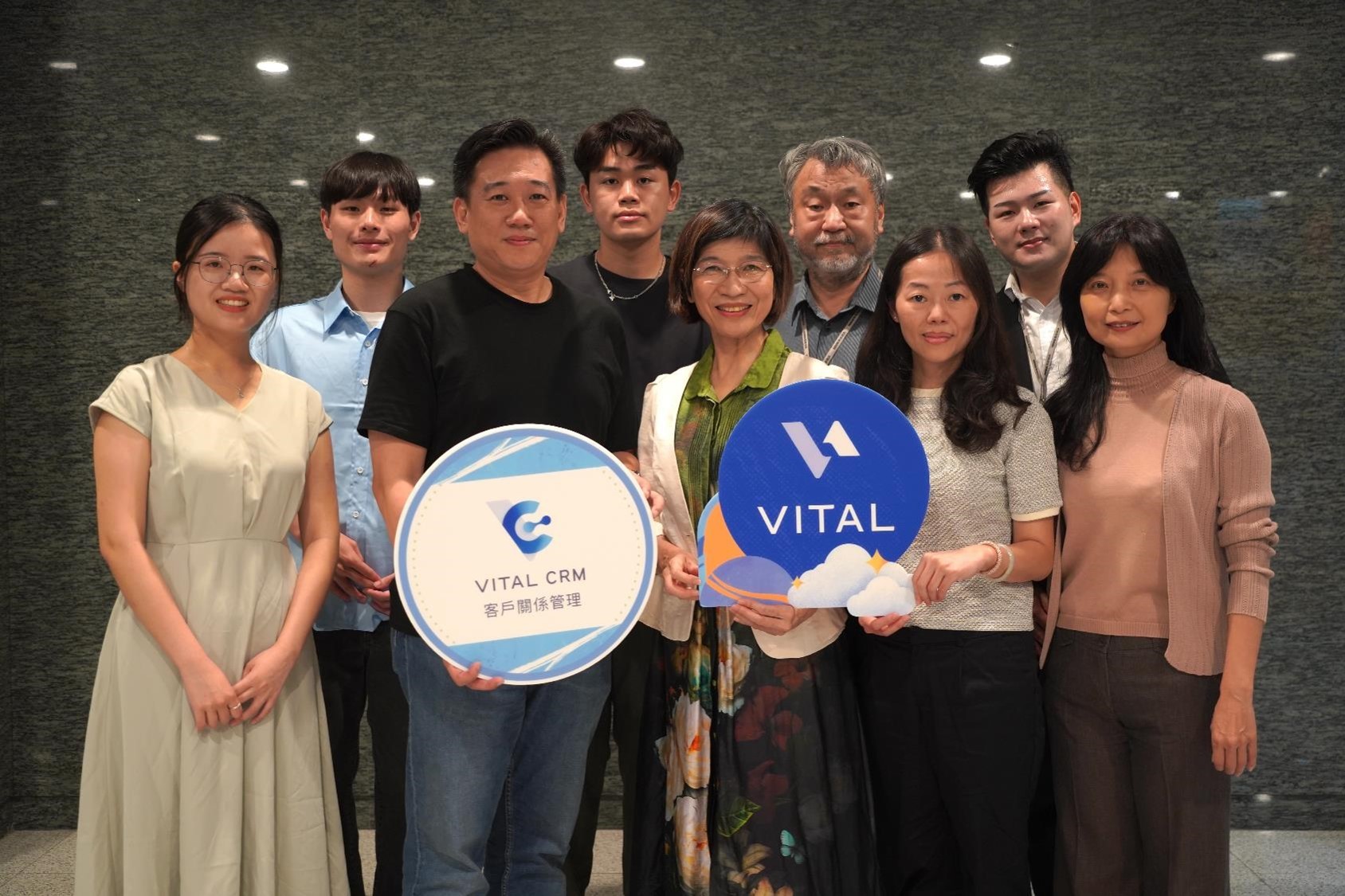 展貿科技、叡揚資訊、T 大使於成果發表會的合影。