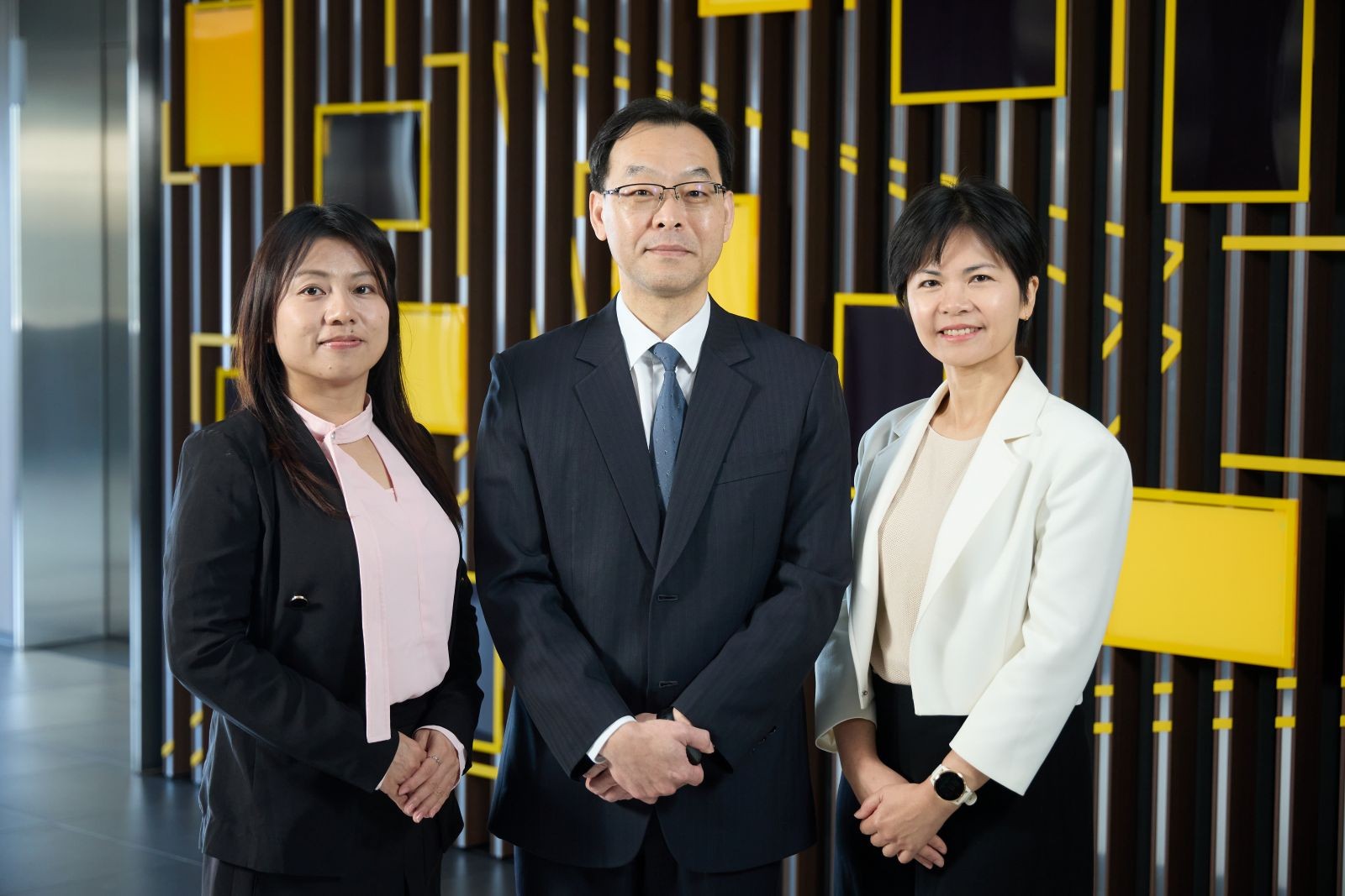 左起為全球人壽資訊安全處經理黃淑惠、全球人壽資訊安全長暨副總經理林錦龍、叡揚資訊策略專案暨產品服務事業處處長吳龍紅