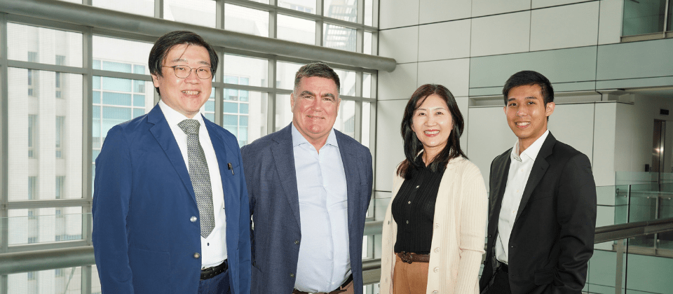 左起叡揚資訊資安直屬事業處技術經理邱敬尊、Azul APAC Vice President Dean Vaughan、叡揚資訊資安直屬事業處資深處長范家禎、資深經理龍治廷。