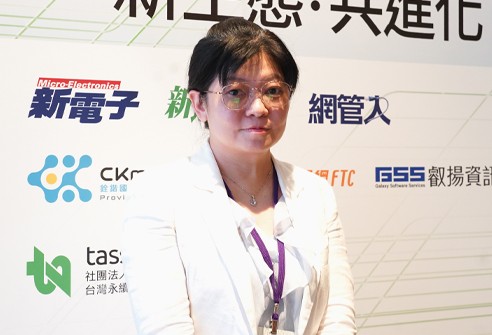 叡揚資訊解決方案業務群資深顧問師方小欣指出,Vitals ESP企業知識協作平台也與時俱進,加入生成式AI提供多項創新功能