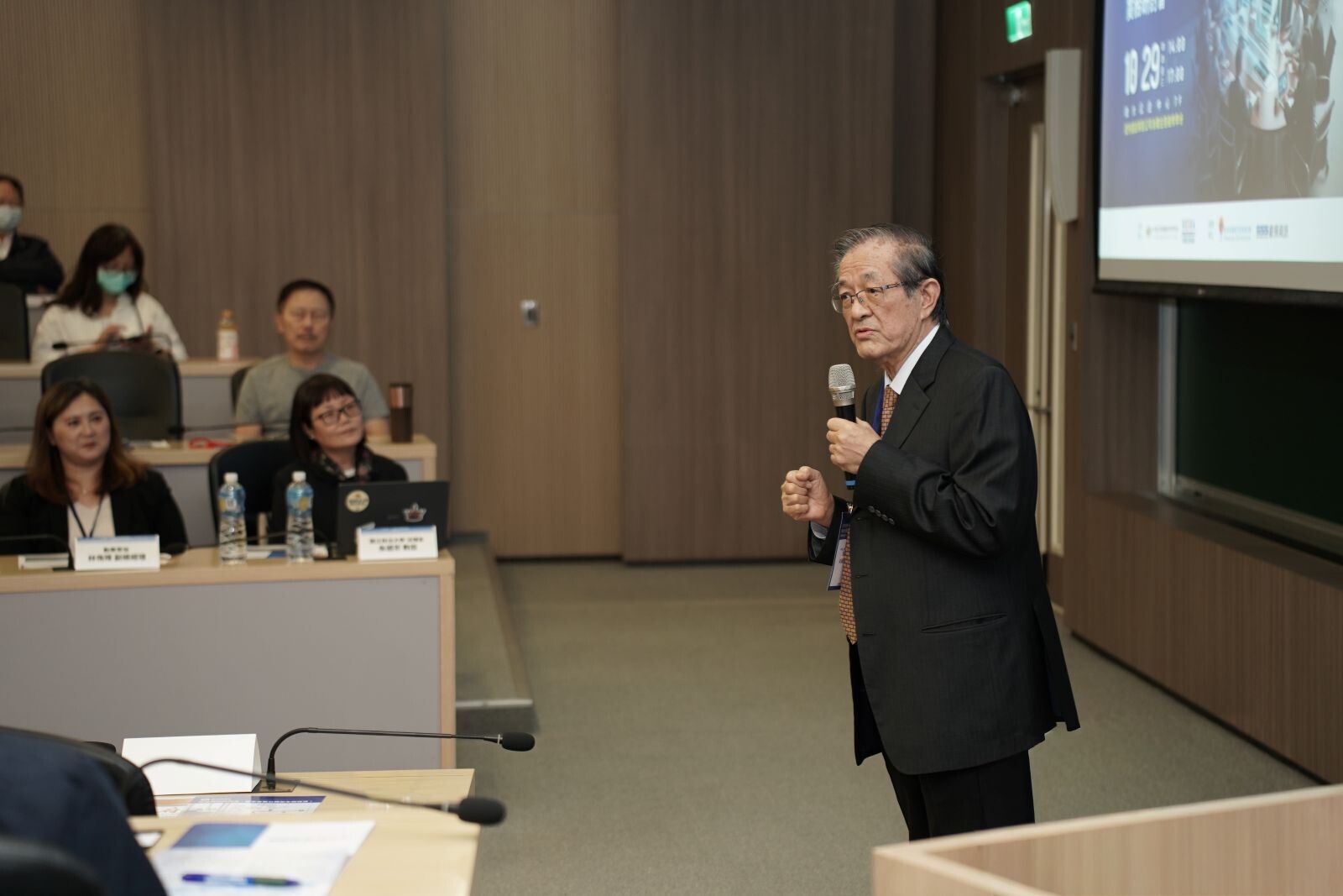 研討會榮幸邀請前法務部部長的施茂林先生亦為中華法律風險管理學會榮譽理事長蒞臨致詞