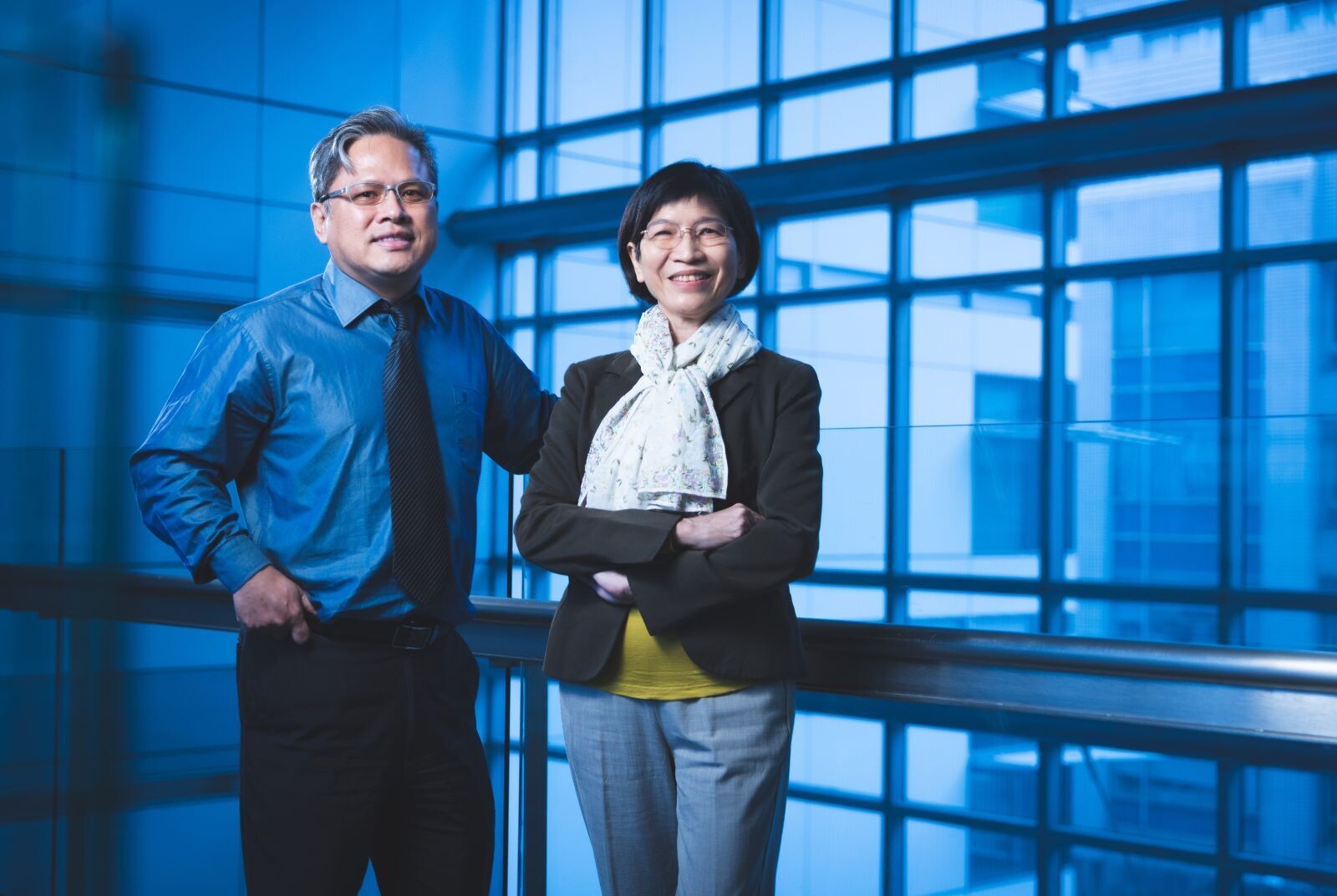 雲端服務的角色已從「降本增效」轉變為「維繫營運命脈」。叡揚資訊承諾持續進化，以金融級資安高標準，為全台 4 萬家企業整備轉型所需的「韌性 DNA」。（圖左：叡揚資訊雲端及巨資事業群處長黃家揚、圖右：叡揚資訊雲端及巨資事業群總經理胡瑞柔）