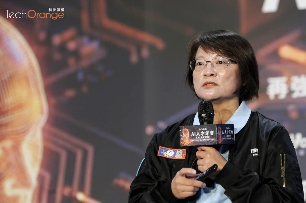 叡揚資訊人資長黃真玲指出,叡揚資訊成立許多「橫向推動的辦公室」,目的是希望優秀同仁可以互相分享 AI 成果