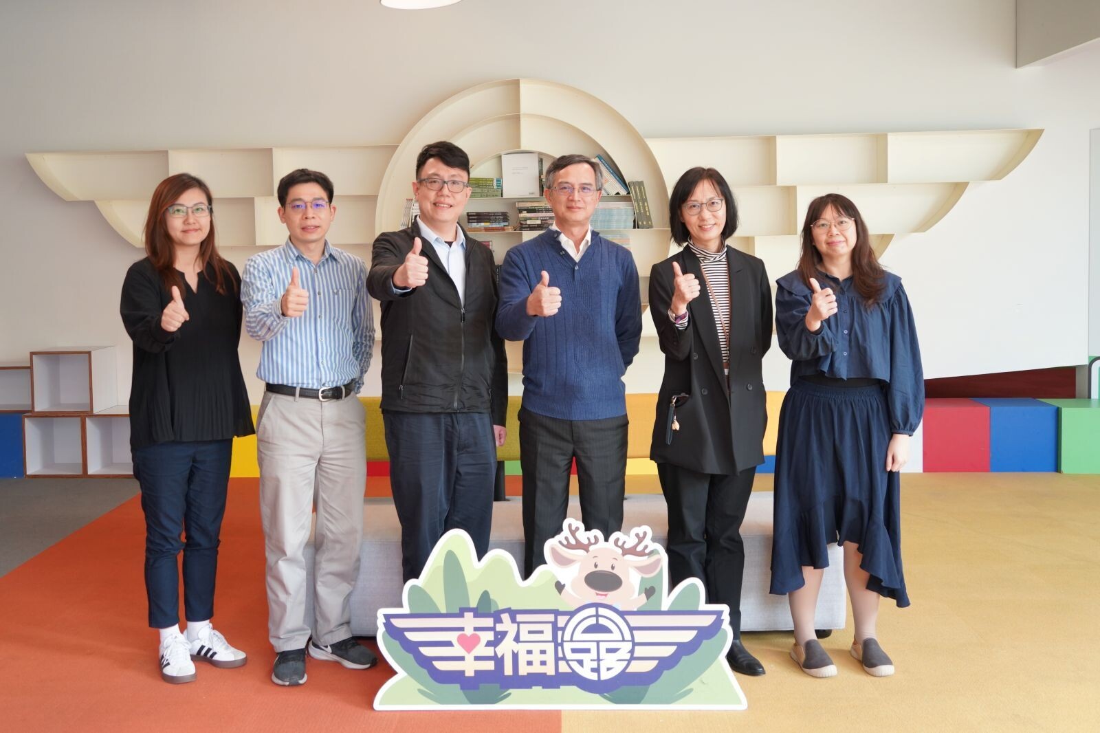 交通部公路局團隊與叡揚資訊合影