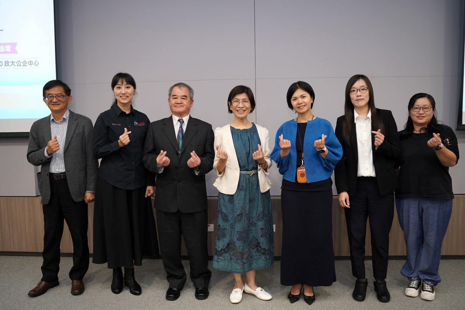 資訊服務與公益實踐者於「讓愛走更遠 · NPO全方位營運的數位轉型實戰論壇」同台交流，分享系統工具如何為行政減負