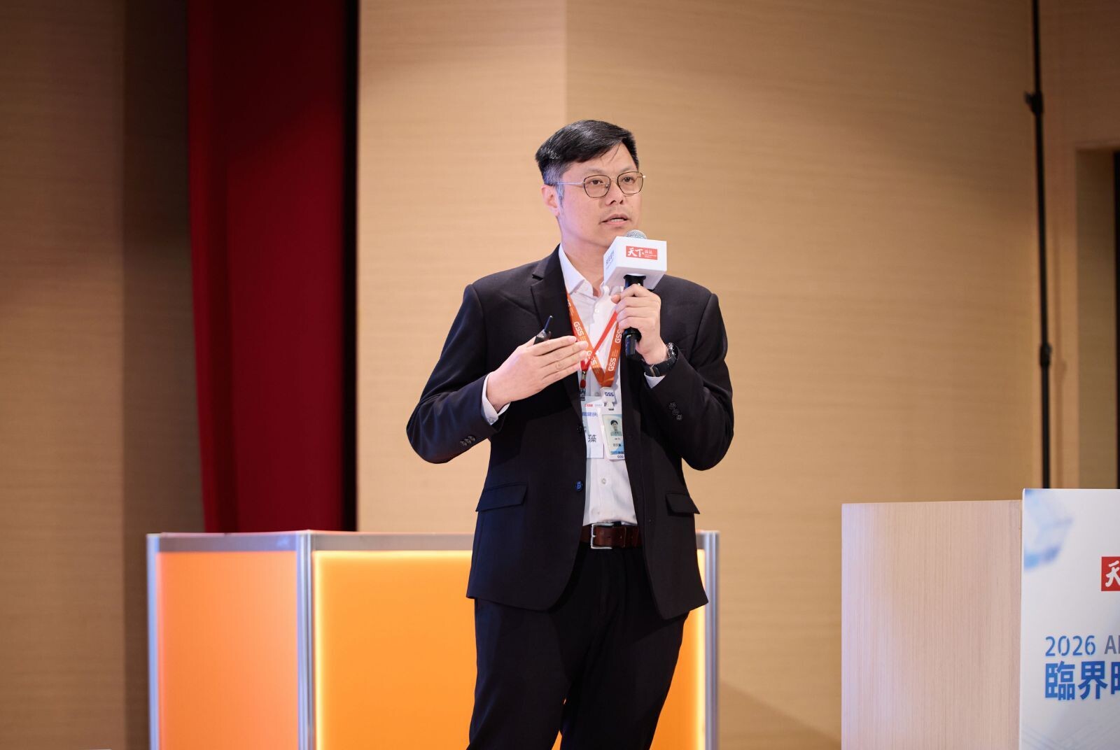 當企業面對要導入AI，剛開始使用確實會有甜蜜期，但符文藻提醒，隨著時間推移，考驗、挑戰陸續出現，日復一日的複製貼上，有可能引發員工的AI疲勞。