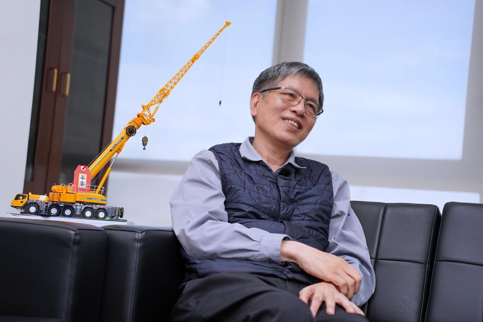 榮工工程股份有限公司積極推動永續減碳,在總經理薛憲征支持下導入叡揚公文管理系統,將簽辦作業上雲,打造更環境友善及高效率的行政流程